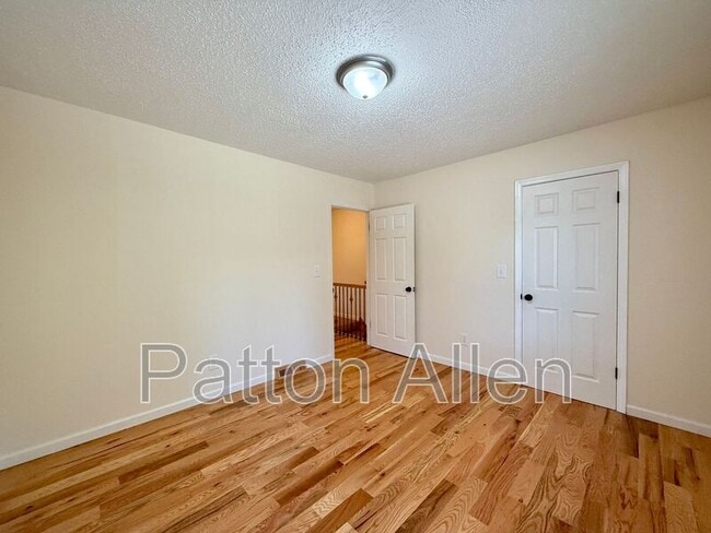 Building Photo - 2 Dawnwood Cir