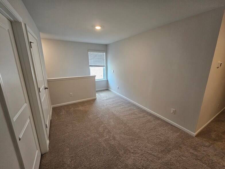 Building Photo - 141 Ivory Shadow Rd