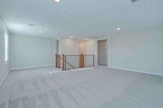 Building Photo - Mountains Edge!! Gated!!  4 bedrooms!! Primary Bedroom and bath down Stairs!! 2 Primary bedrooms!...