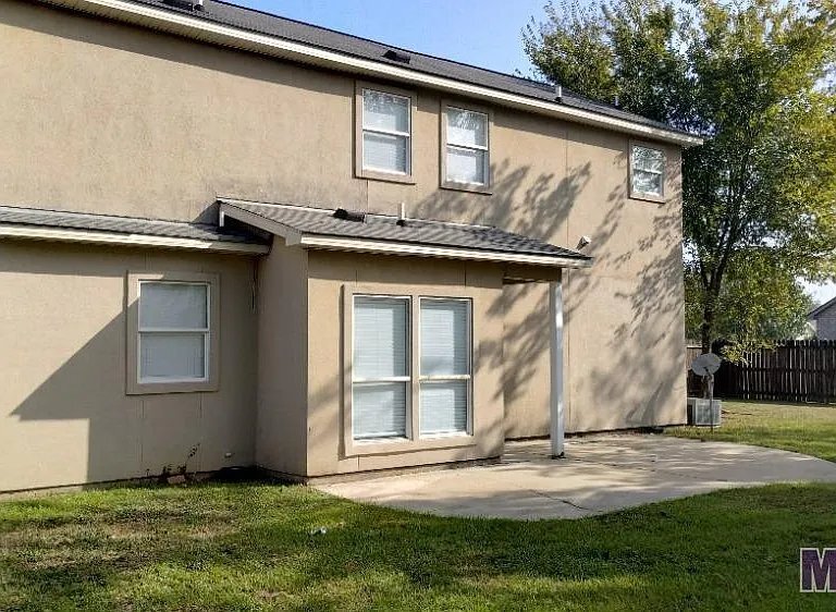 Building Photo - 39021 Prairie S Dr