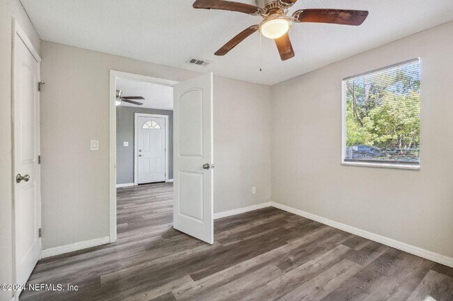 Building Photo - 3Bd Rental Available, Minutes from San Marco!