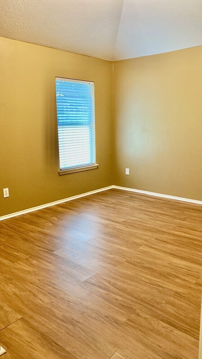 Building Photo - 18034 Platinum Springs Dr