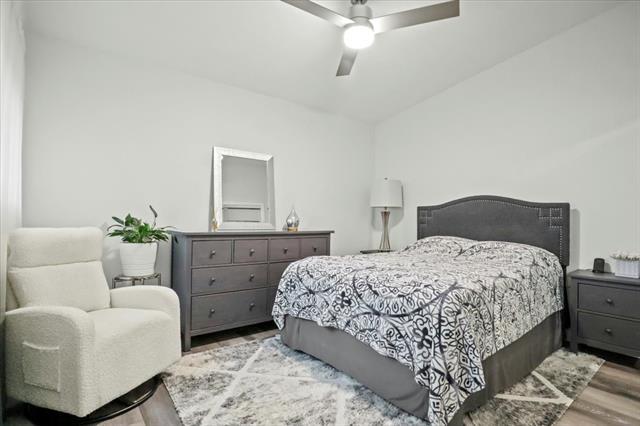 Building Photo - 1916 Shorewood Dr