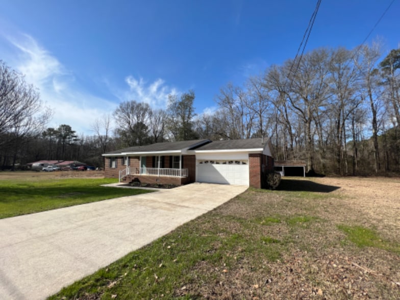 Building Photo - 2840 Shady Ln W