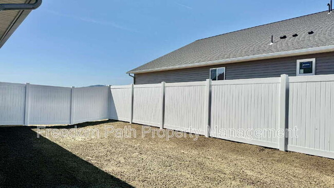 Building Photo - 11595 N Railway Ave