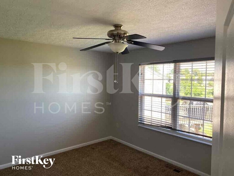 Building Photo - 2572 Ivan Ct