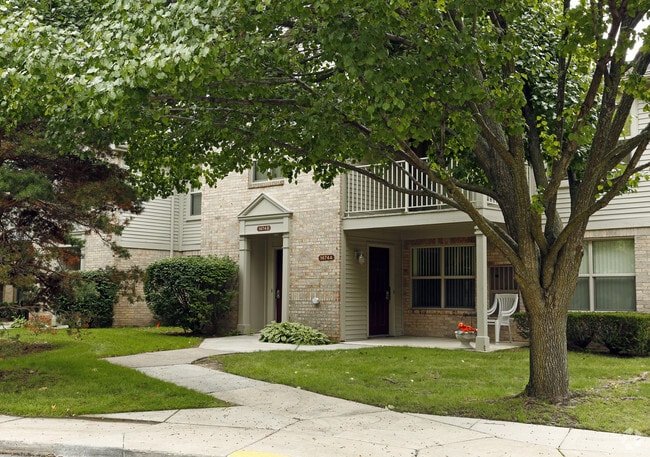 Building Photo - Circle Drive Commons