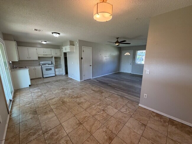 Building Photo - 3 Bed, 2 Bath in Del City