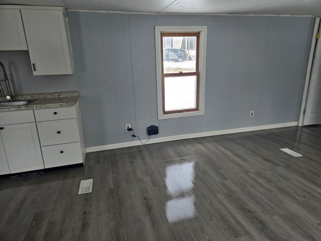 Building Photo - 435 Parsons Rd