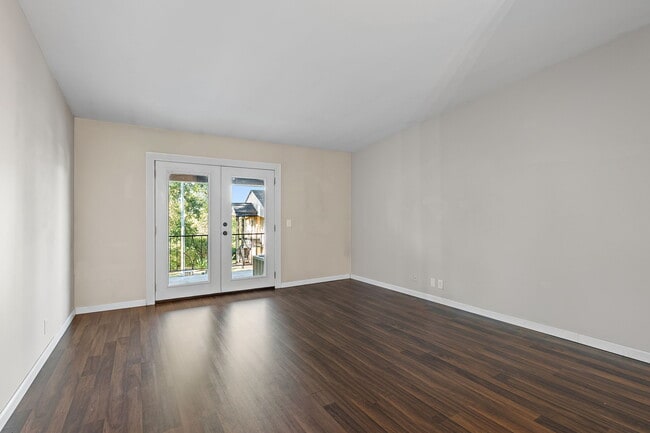 Building Photo - 4425 Westlawn Dr