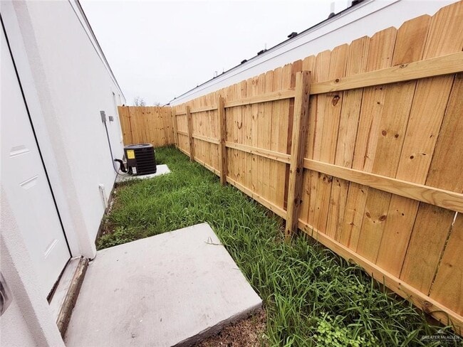Building Photo - 3409 Fuerte Ave