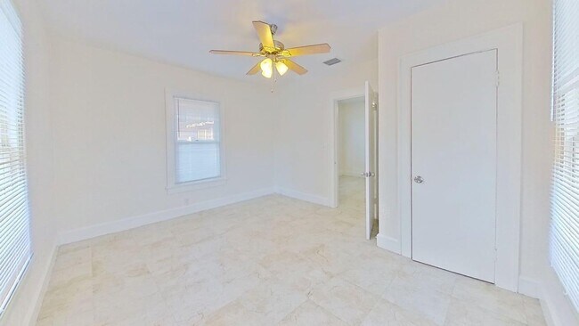 Building Photo - 1BR/1BA + Bonus Room Near Downtown St. Pete | 768 Sq Ft