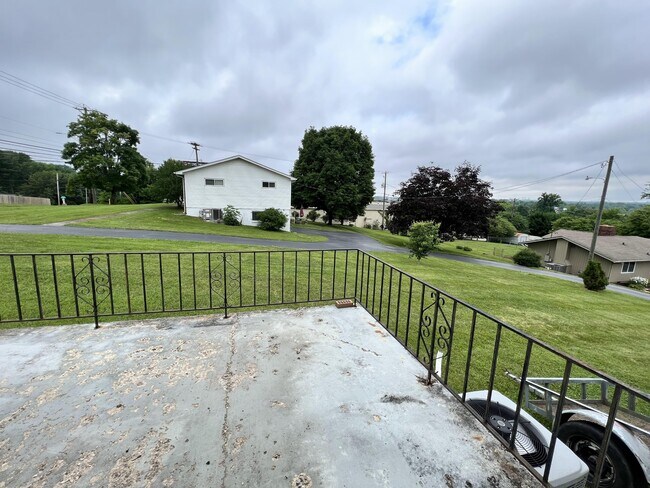 Building Photo - 101 Londonderry Rd