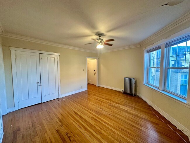 Building Photo - 4404 N Rockwell St