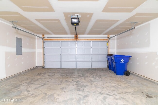 Building Photo - 228 Belle court