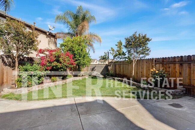 Building Photo - 5444 Noyack Way