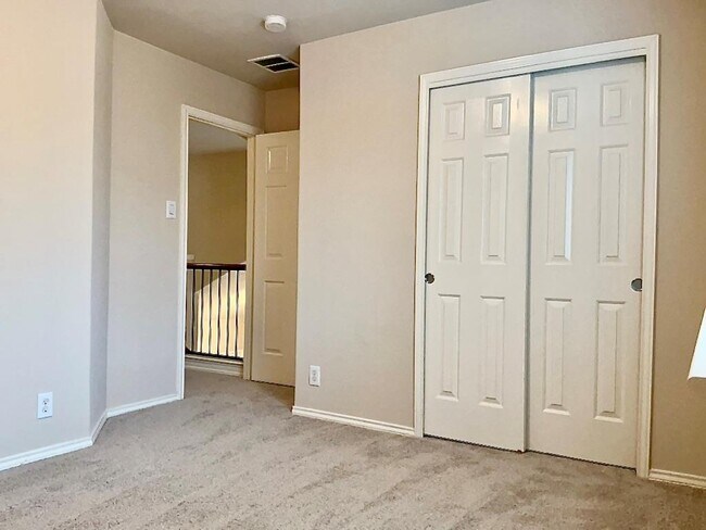 Building Photo - 8720 Blackvireo Dr