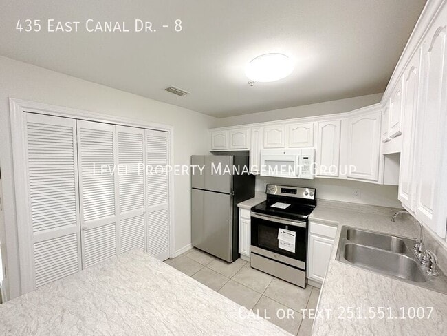 Building Photo - 435 E Canal Dr