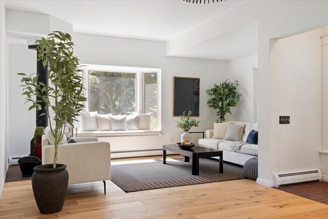 Building Photo - Open Concept Historic Home in Downtown Boz...