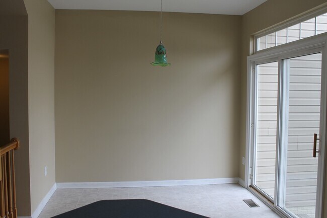 Building Photo - Spacious Townhome in Spring Garden Township