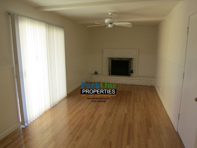 Building Photo - Charming 3-Bedroom Single-Level Home with ...