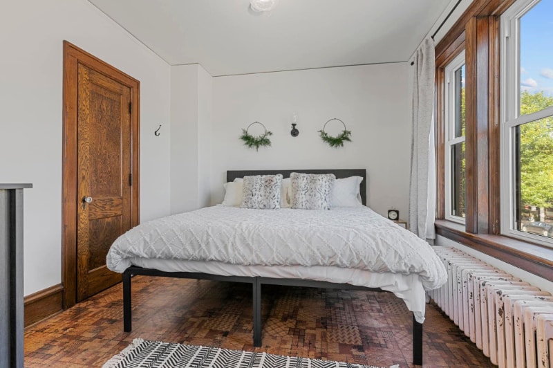 Building Photo - 231 E College Ave