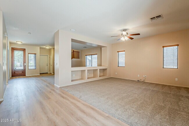 Building Photo - 519 E Rainbow Dr
