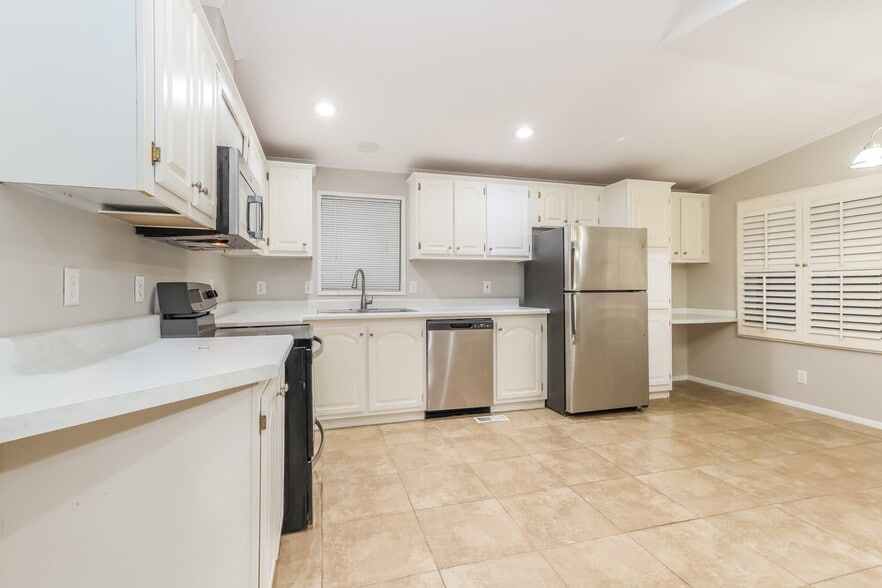Building Photo - 21039 Sweet Blossom Ln