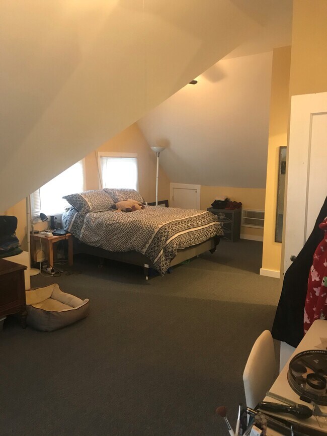 Building Photo - 30 East Main St.