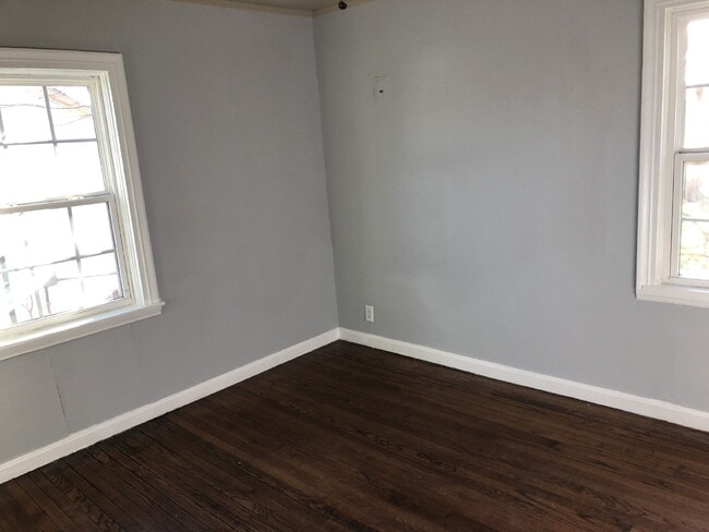 Building Photo - Cute midtown 3 bedroom, 1 bath home