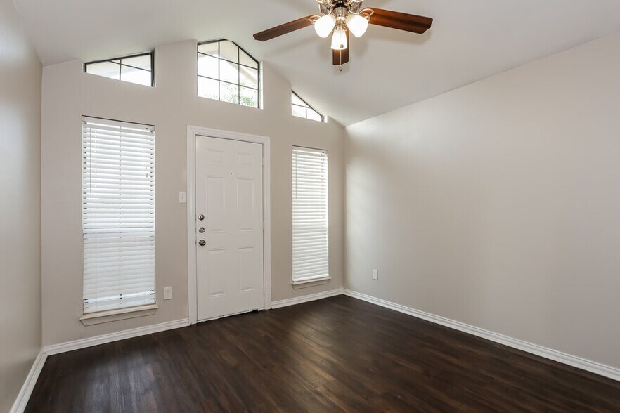 Building Photo - 216 Mesa Wood Dr