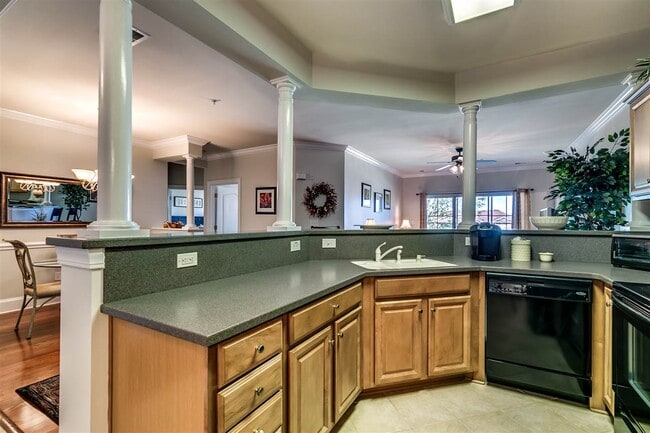 Building Photo - 2180 Waterview Dr