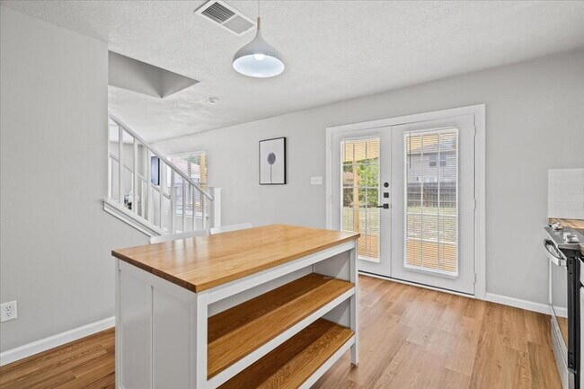 Building Photo - 2411 Glen Field Dr