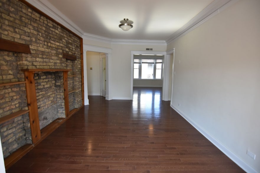 Building Photo - 3802 N Pine Grove Ave