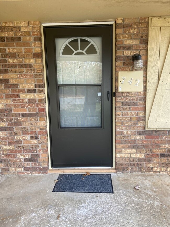 Building Photo - Like new, ranch home near Bass Pro, fully ...