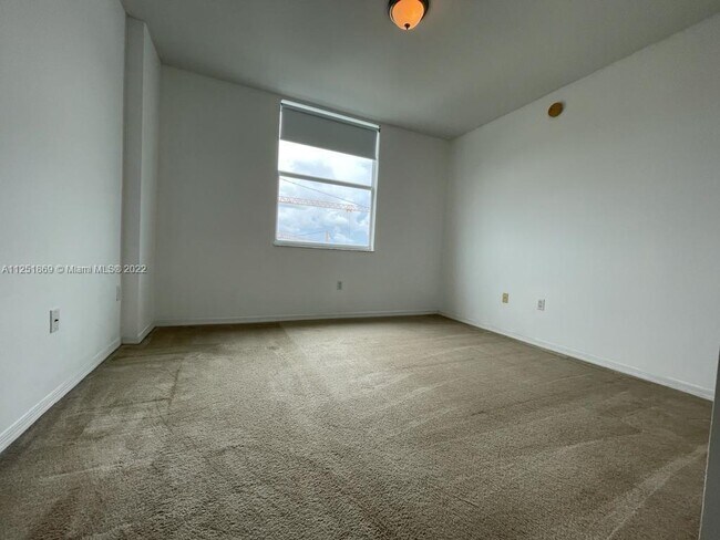 Building Photo - 1723 SW 2nd Ave