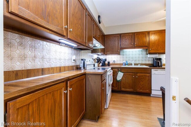 Building Photo - 1860 Christy Ct