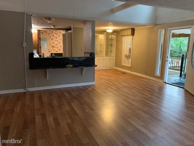 Building Photo - 18819 Greenwell Springs Rd