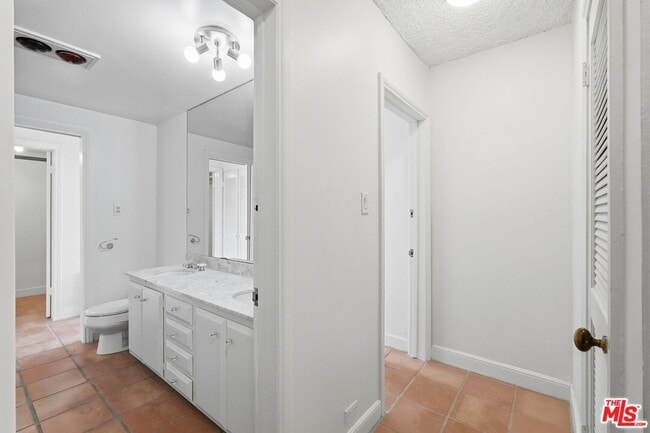 Building Photo - 23926 De Ville Way