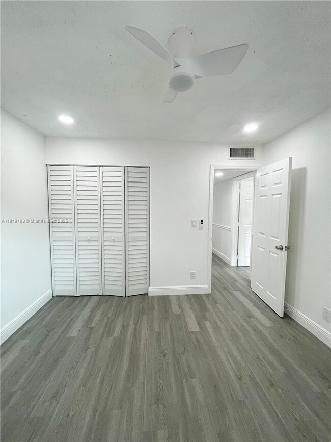Building Photo - 7915 NW 73rd Ave