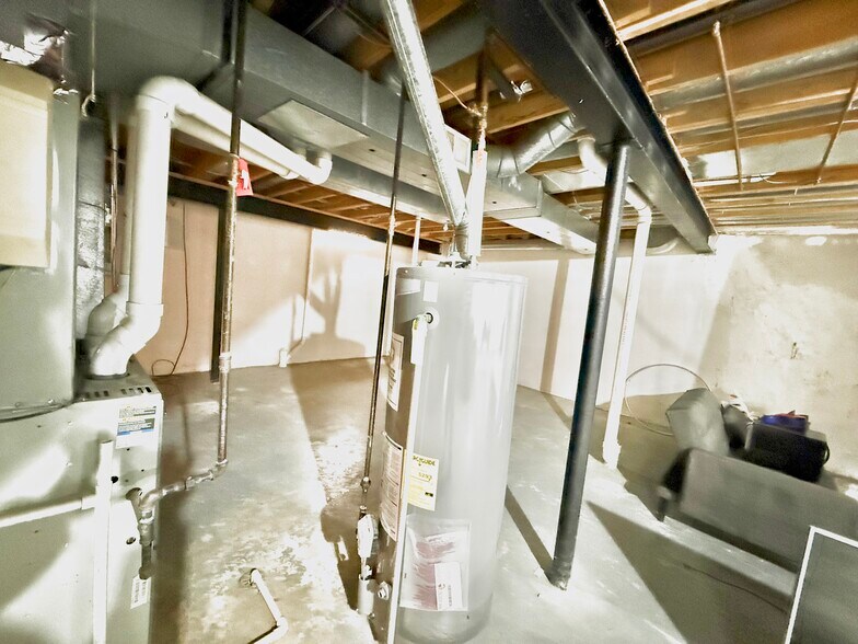Building Photo - 30684 Tanglewood Trl