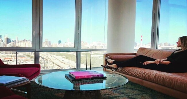 Building Photo - 1 bedroom in LONG ISLAND CITY NY 11101