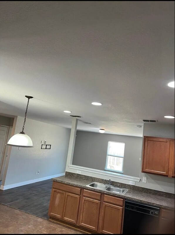 Building Photo - 1821 Trego Dr