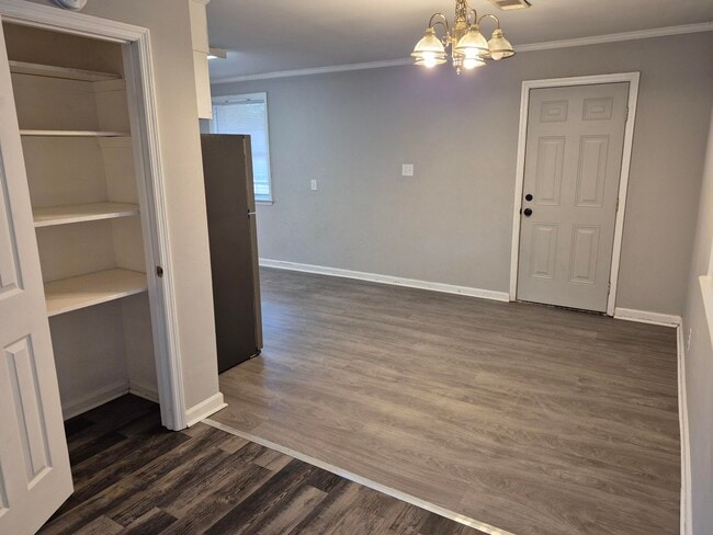 Building Photo - 3314 Oakridge Dr