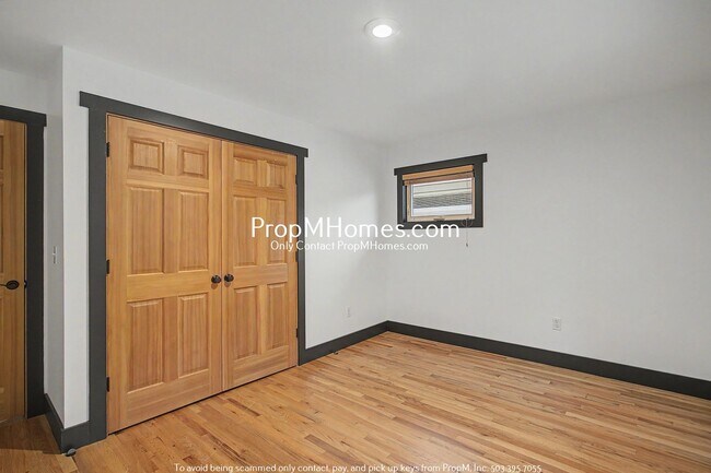 Building Photo - Unique Luxury Three Bedroom Home in Hallinan!