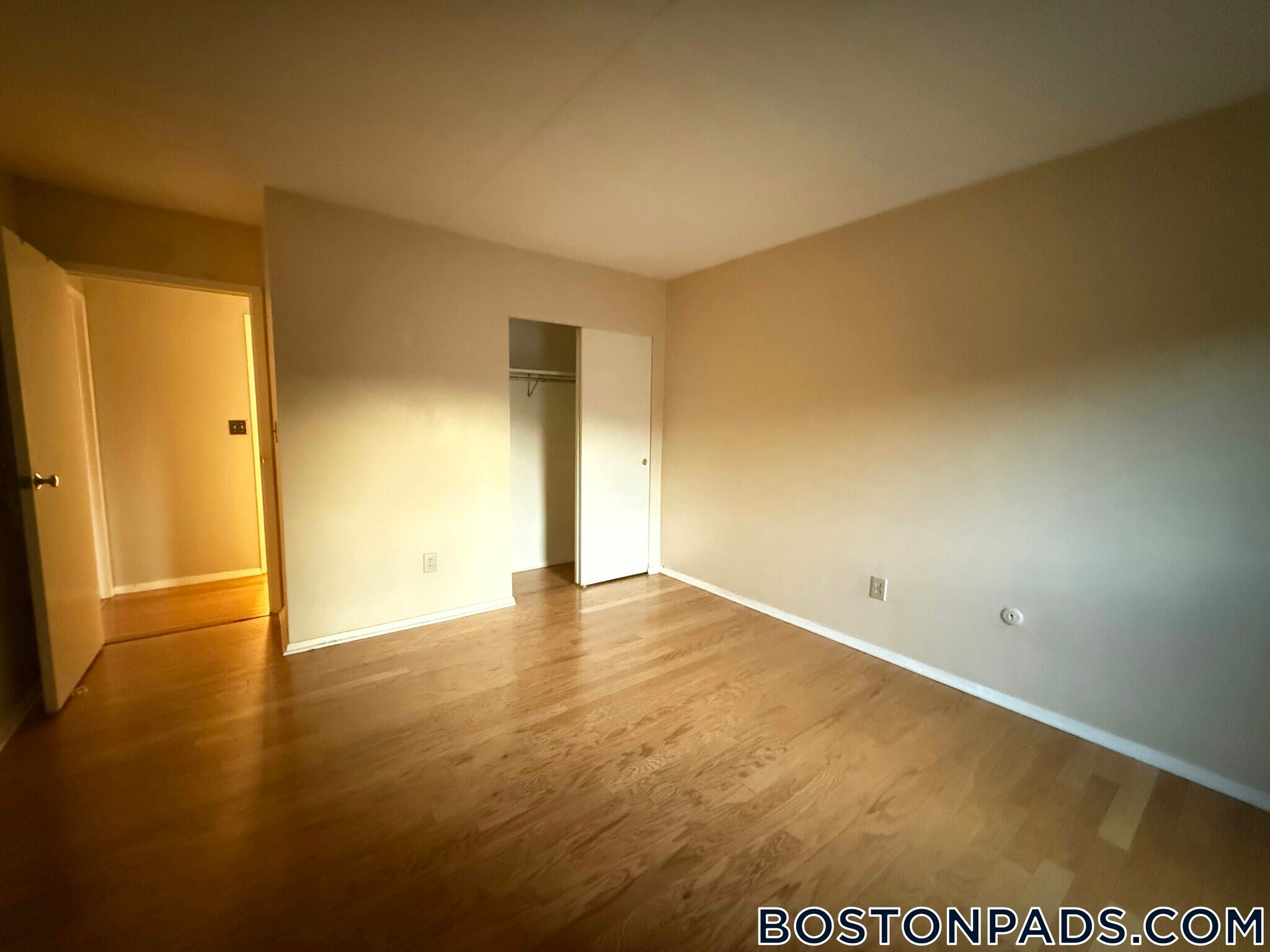 Building Photo - 50 Broadlawn Park