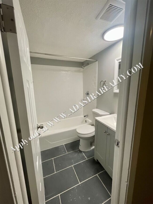 Building Photo - Completely Remodeled and Updated 6 Bedroom/3 Bath House in North KC!!-Available in AUGUST!!