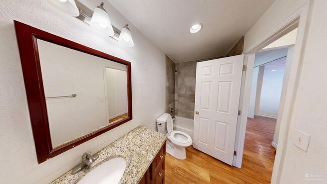 Building Photo - 1105 11th St