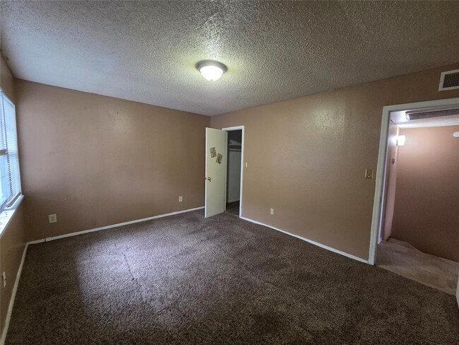 Building Photo - 401 SE 12th Ave