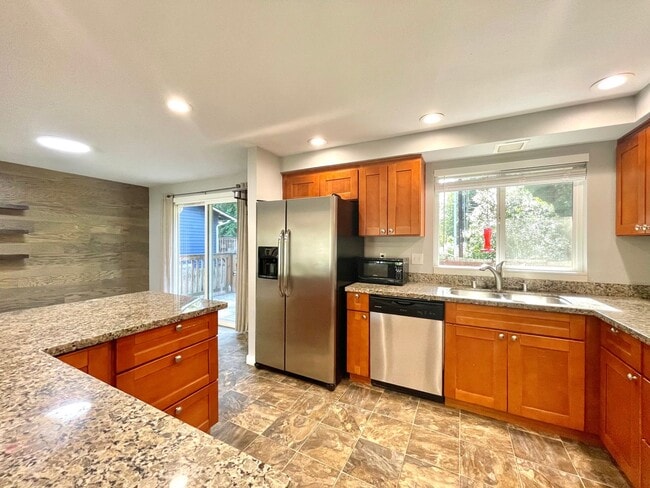 Building Photo - SIlverlake SFH with AC for rent
